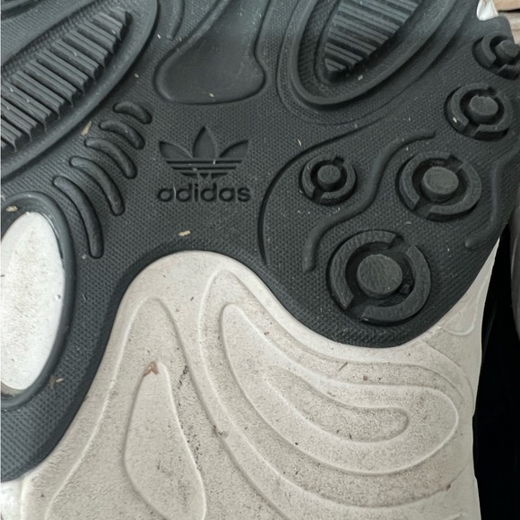 Adidas men’s Oznova size 10.5 Athletic Sneakers, black and white, GUC, comfort - Picture 8 of 8